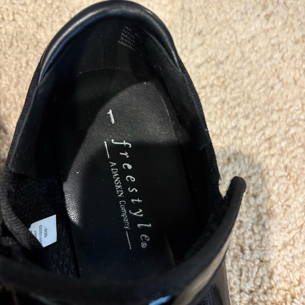 Shiny Black Kids tap Shoes - Picture 2 of 3